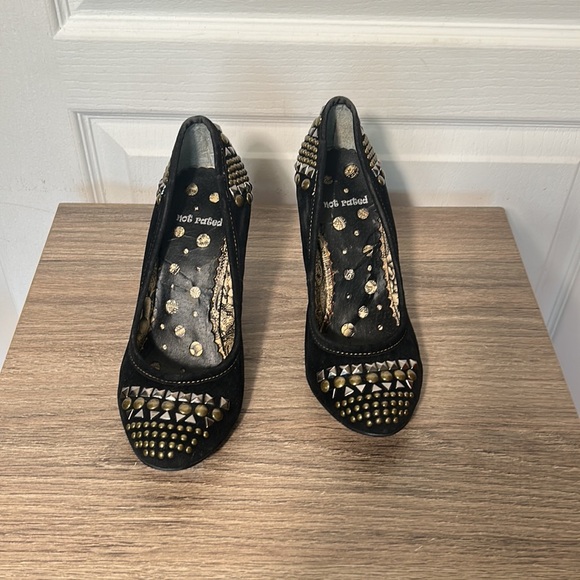 NOT RATED BLACK STUDDED VELVET HERLS IN SIZE 7 - Picture 4 of 11